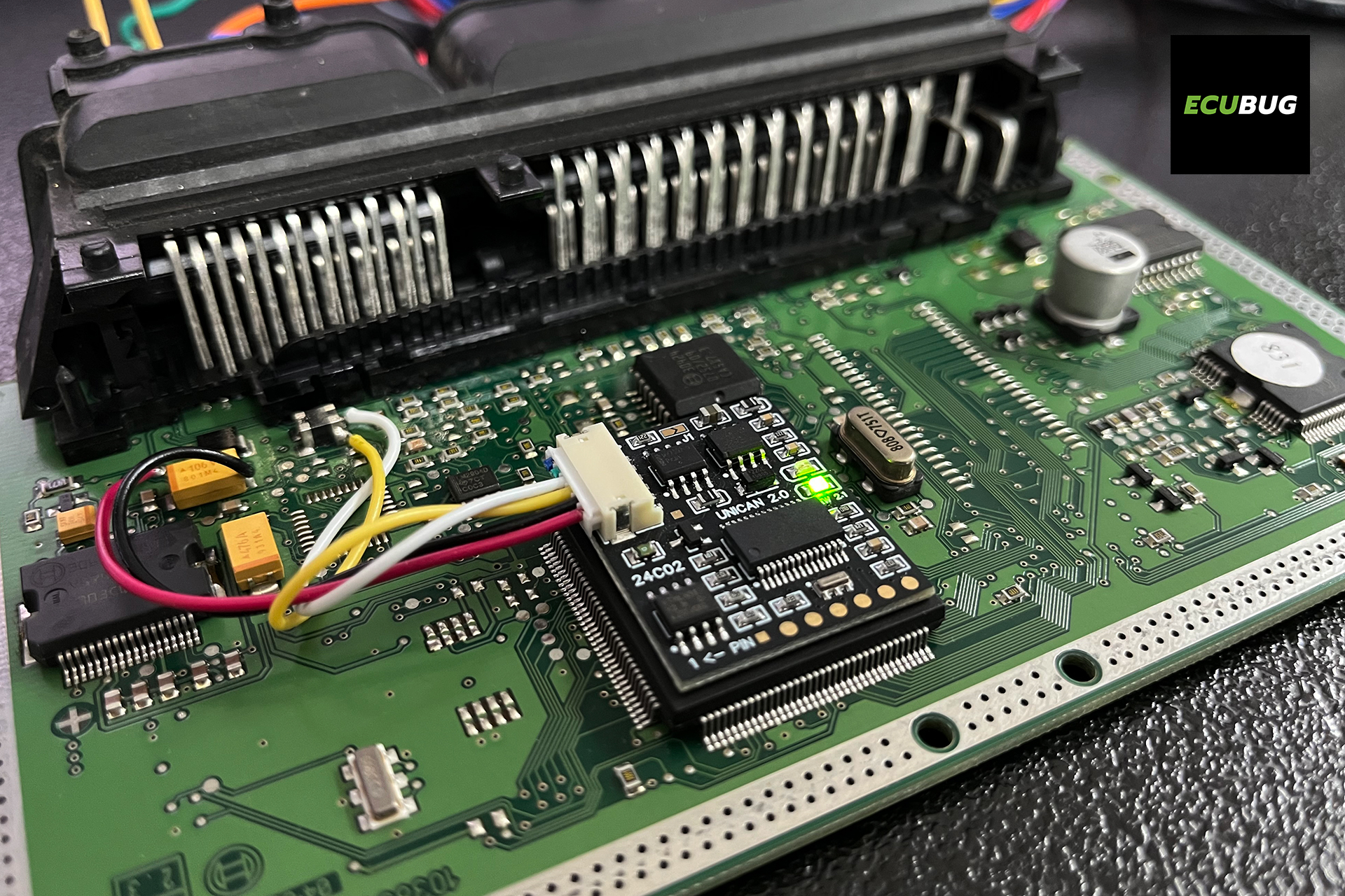 UNICAN 2 CAN bus immobiliser emulator connected to Bosch ME7.7.0 ECU from Smart 451, green LED indicating successful IMMO authentication