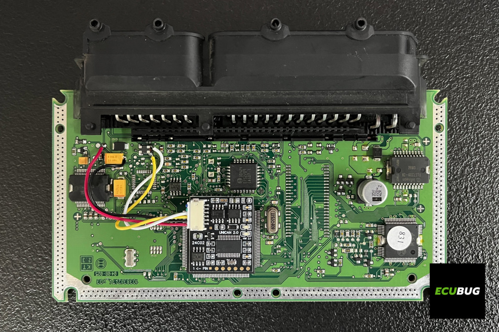 UNICAN 2 immobiliser emulator wired to Smart 451 Bosch ME7.7.0 ECU with four wires — red +12V IGN, black GND, yellow CAN-H, white CAN-L — ready for installation